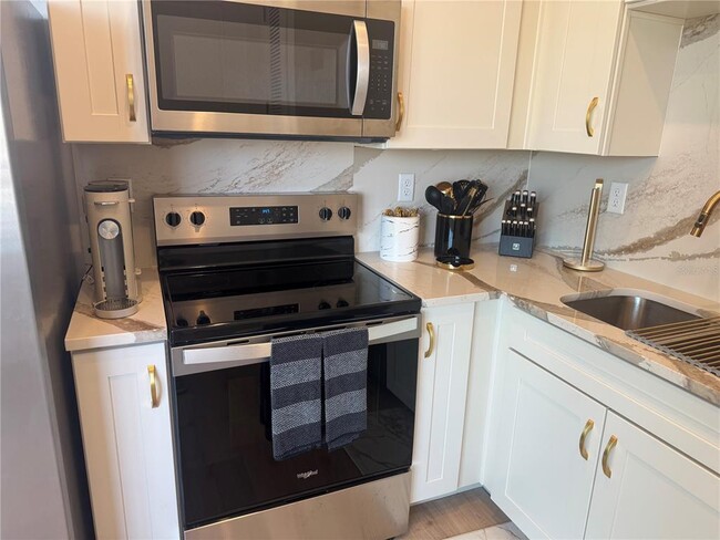 Building Photo - 798 TETBURY Lp