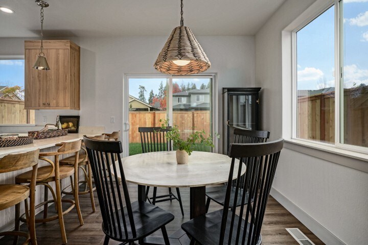 Building Photo - 1321 Oppek St NE