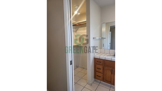 Building Photo - NOW AVAILABLE! Make this spacious 4 bedroo...