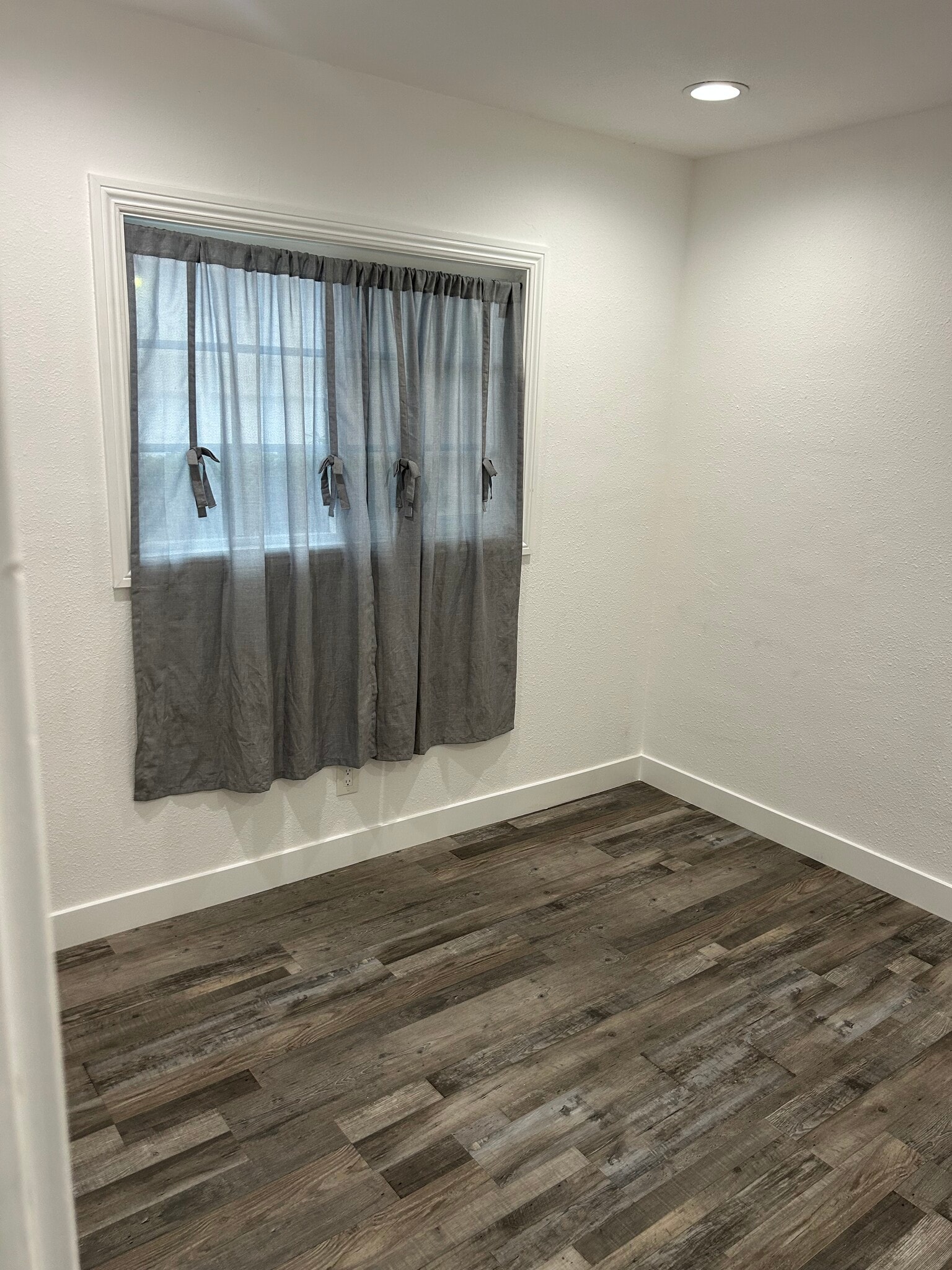 Building Photo - 4600 W 170th St