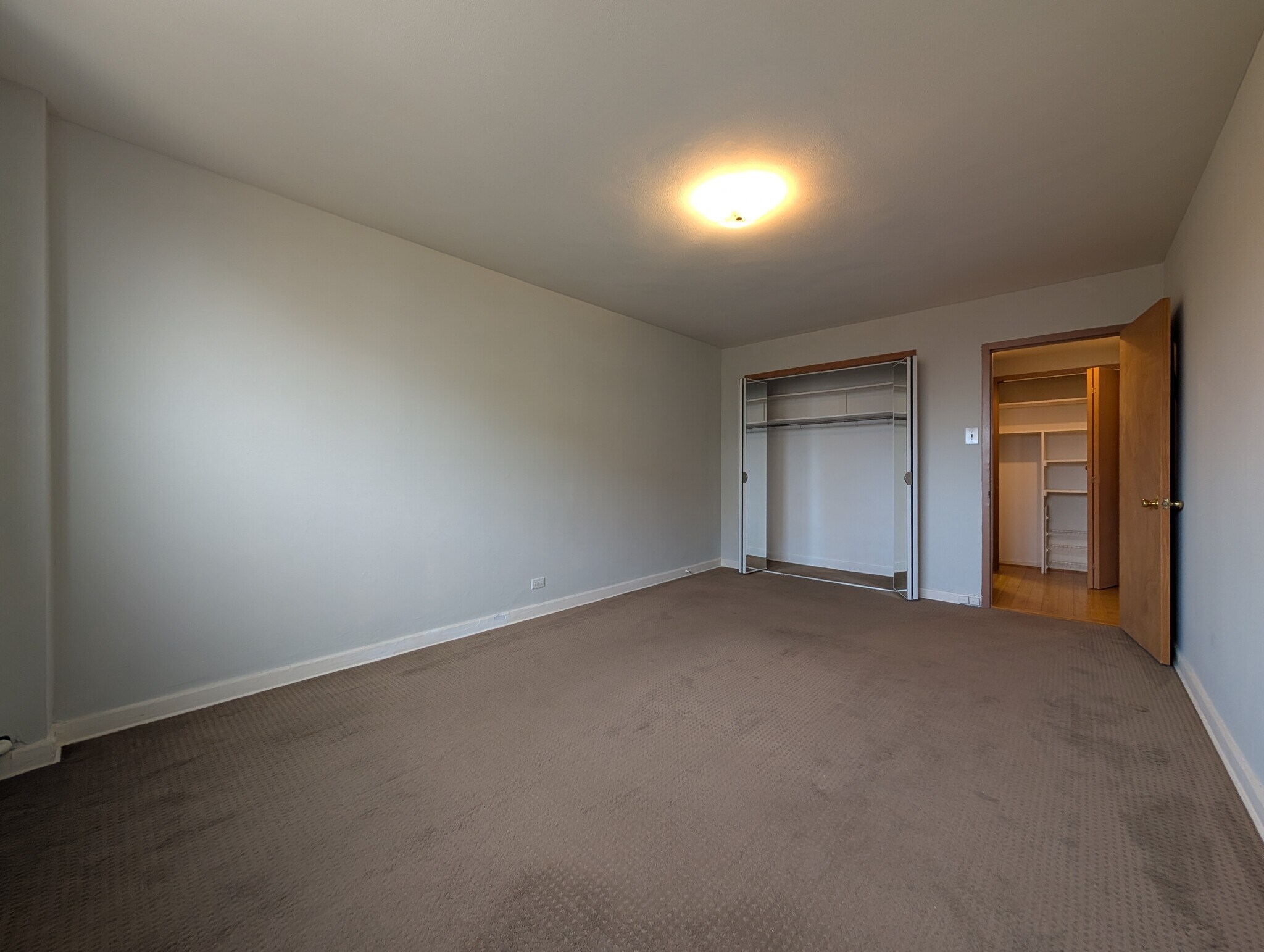 Building Photo - 429 W Wellington Ave