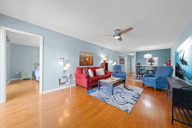 Building Photo - Come enjoy the best of Cocoa Beach!