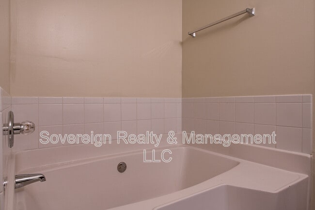 Building Photo - 3716 Harvest Dr