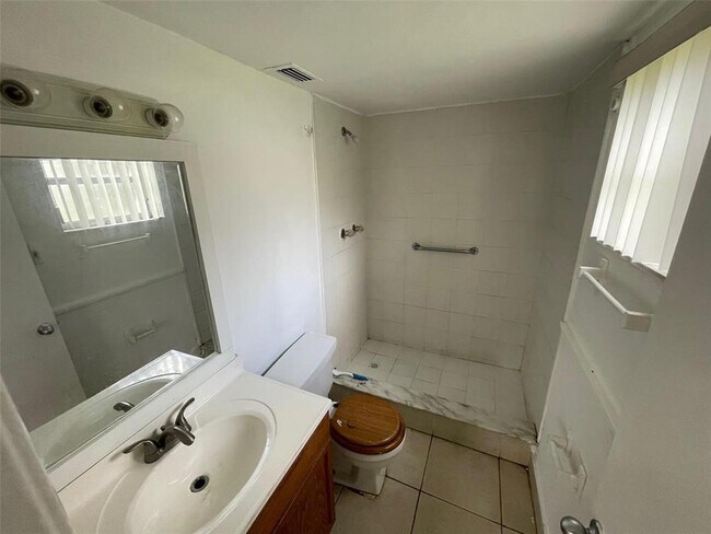 Building Photo - 4165 SW 67th Ave