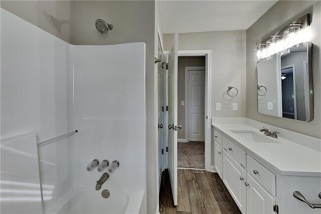 Building Photo - 308 Golden Ct