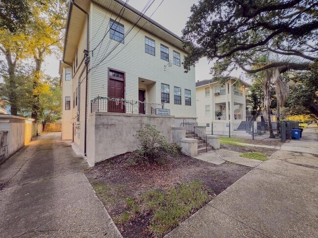 Building Photo - 2229 Napoleon Ave