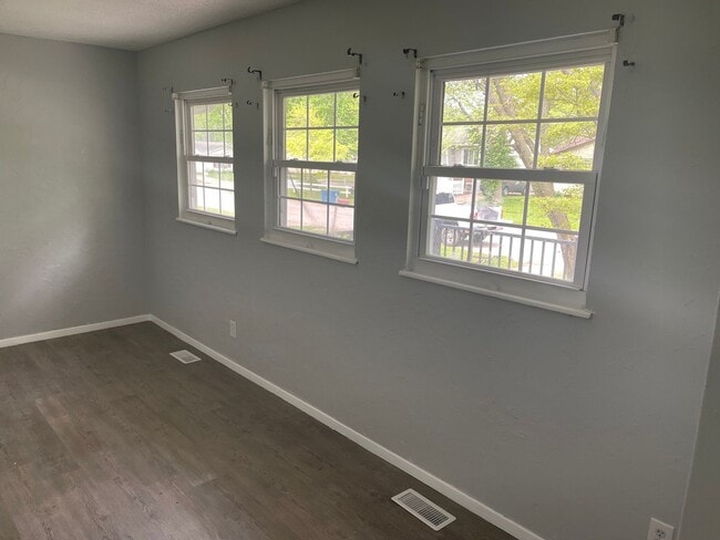Building Photo - 3 bed 1.5 bath 1500