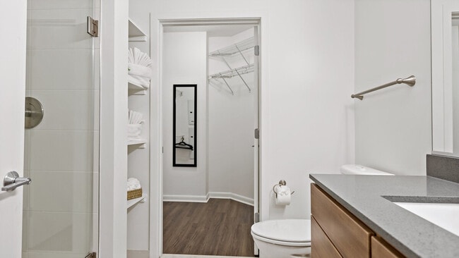 Building Photo - 1556 Spring Hill Rd