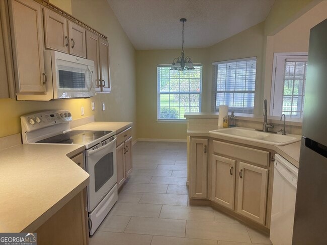 Building Photo - 204 Cardinal Cir W