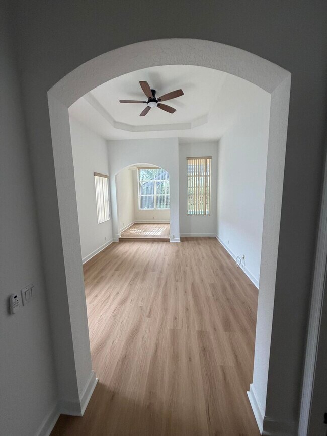 Building Photo - 10440 Cypress Lakes Preserve Dr