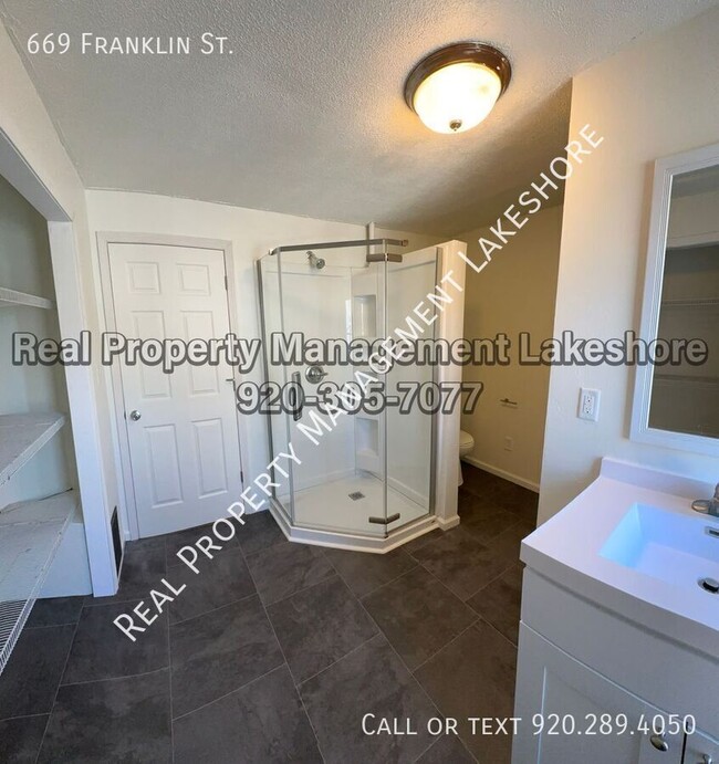 Building Photo - 669 Franklin St