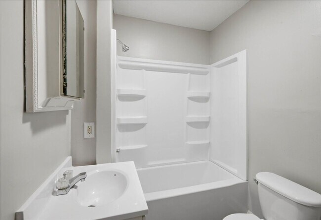 Building Photo - 37-37 S Sherman Dr