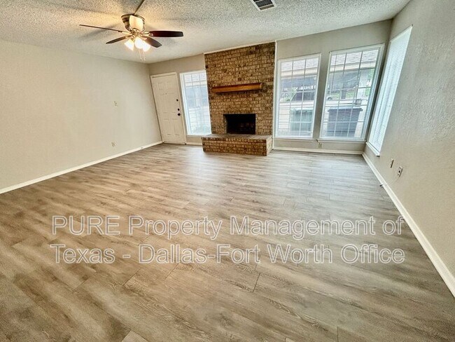 Building Photo - 2415 Oak Manor