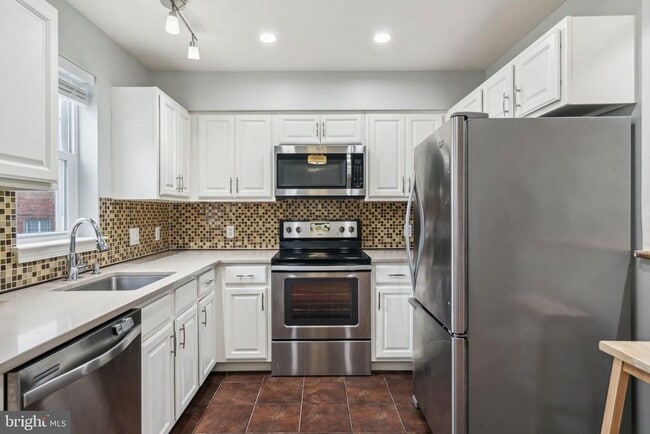Building Photo - 1303 N 7th St