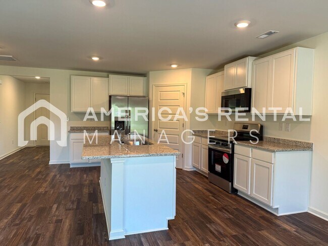 Building Photo - Gorgeous New Construction 5 Bed / 3 Bath H...