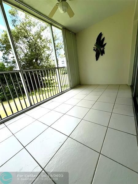 Building Photo - 3200 N Palm Aire Dr