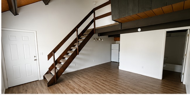 Building Photo - Welcome to the Lofts at Greenvalley!