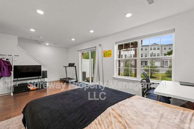 Building Photo - 1806 Swales Ct