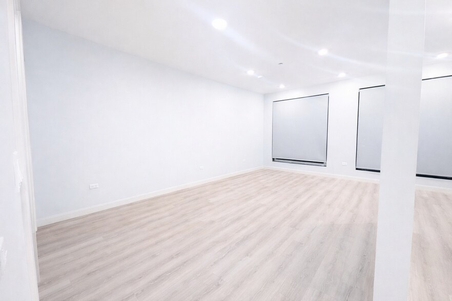 Building Photo - 948 W Sunnyside Ave