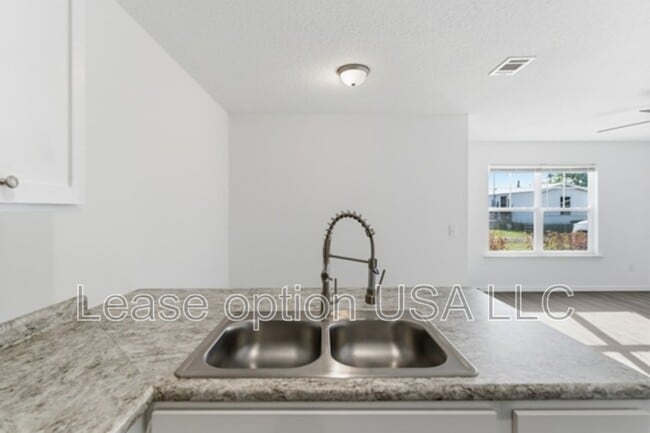 Building Photo - 34 Pine St