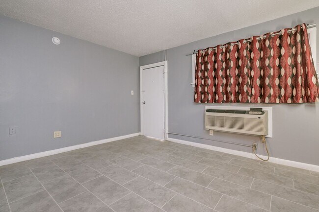 Building Photo - La Luna Luxury Suites