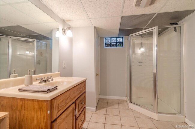 Building Photo - 3224 N Altadena Ave