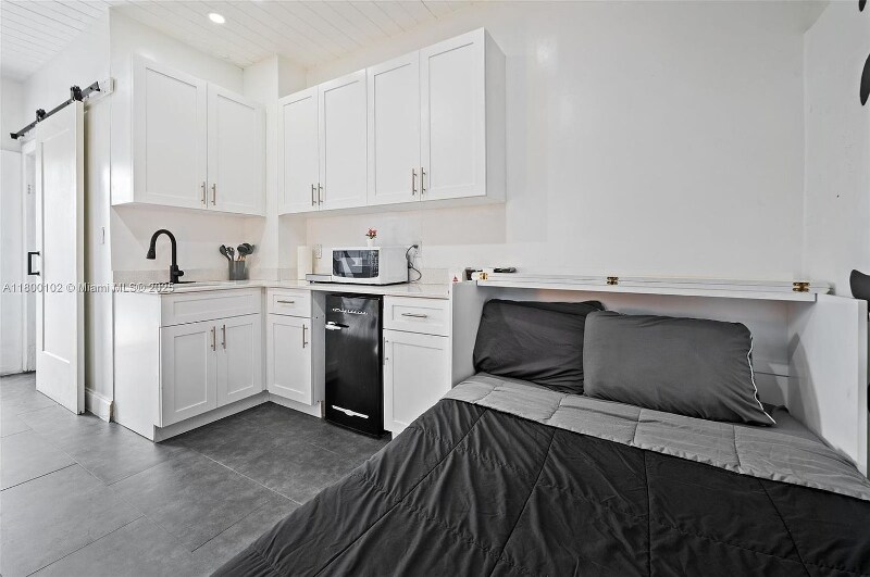 Primary Photo - 534 NW 50th St