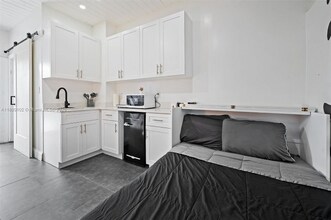 Building Photo - 534 NW 50th St