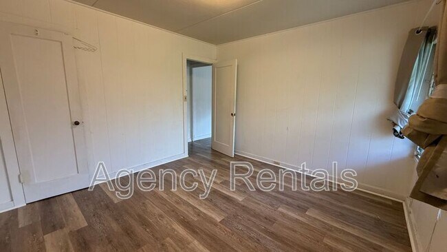 Building Photo - 720 Mahiai St