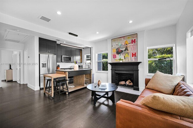 Building Photo - 150 NE 50th St