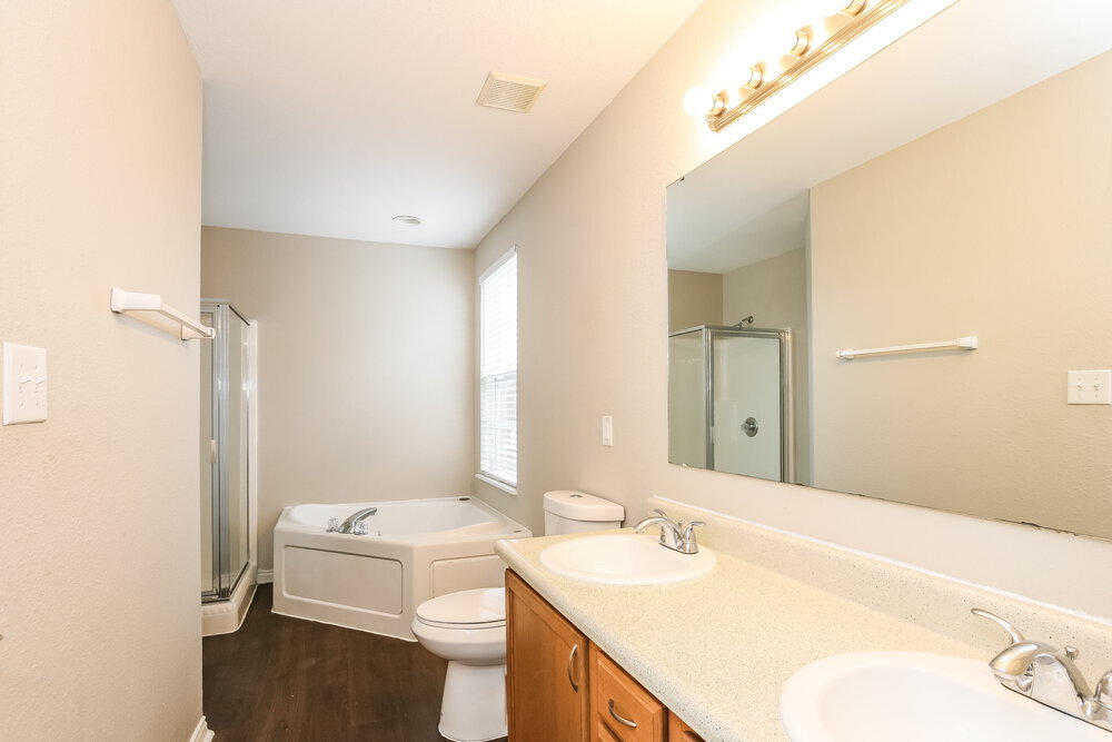 Building Photo - 2718 Rothe Ln