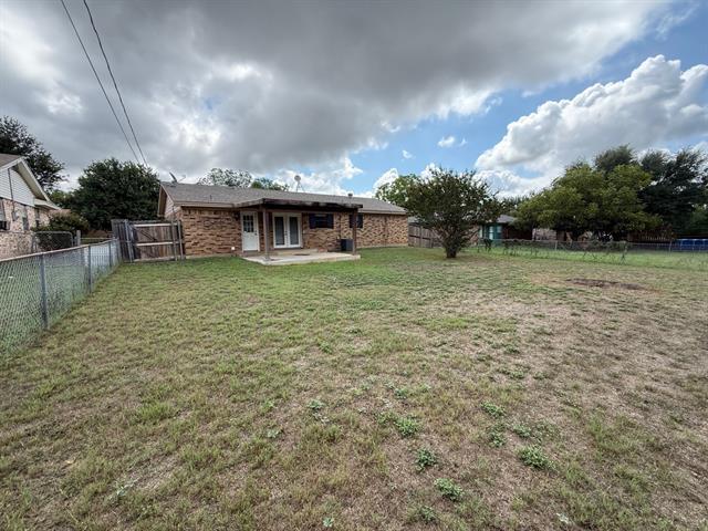 Building Photo - 231 Redbud St
