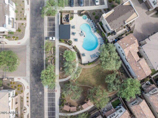 Building Photo - 2337 W Gloria Ln