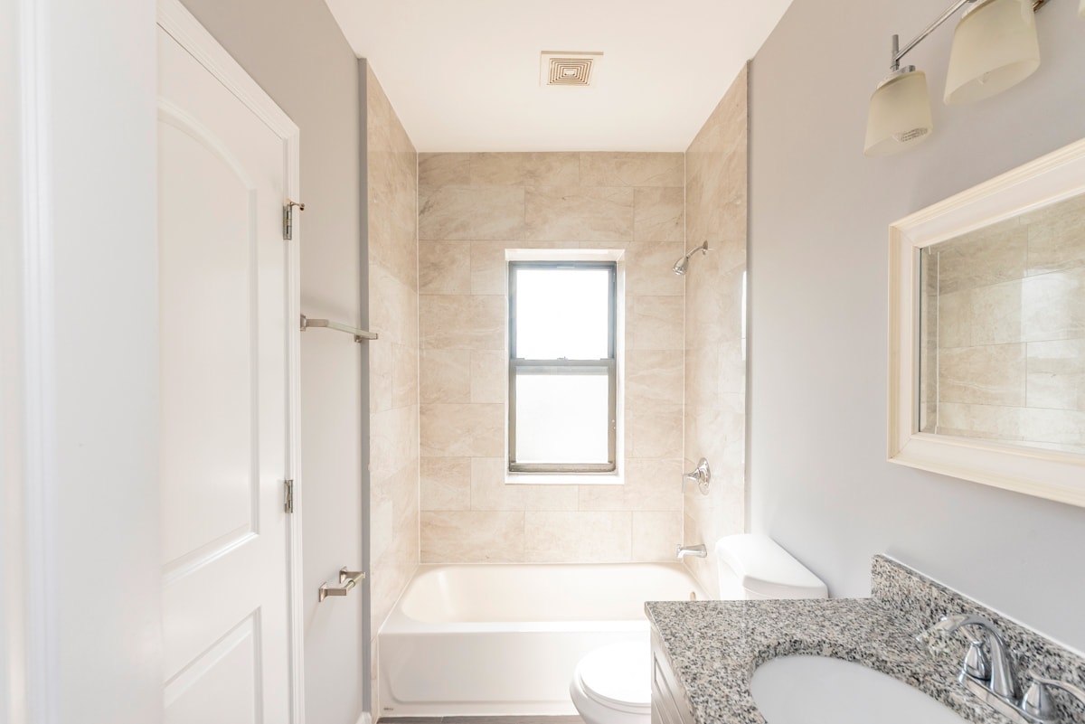 Building Photo - 1010 S 1st Ave