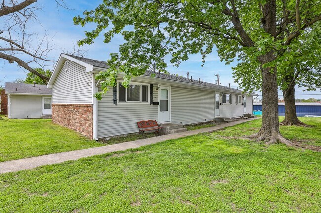 Building Photo - 1 Bedroom | 1 Bathroom | Apartment | Located In the Heart of Downtown and Near Campus's