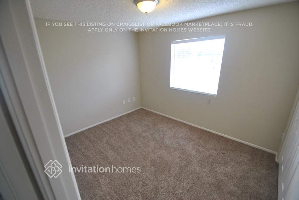 Building Photo - 3502 W Voltaire Ave