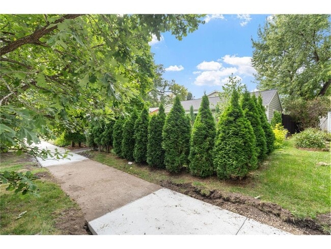 Building Photo - 263 Lexington Parkway S