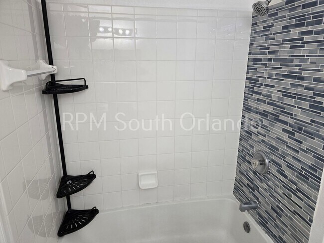 Building Photo - 3/2 Fully Furnished property in Venetian Bay Villages