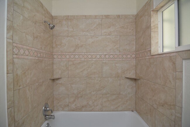 Building Photo - Charming 1 Bedroom 1 Bath House! Great Central Tucson Location!