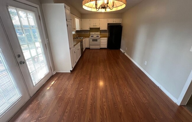 Building Photo - Quiet Cul-de-Sac Home with Bonus Room & Big Backyard!