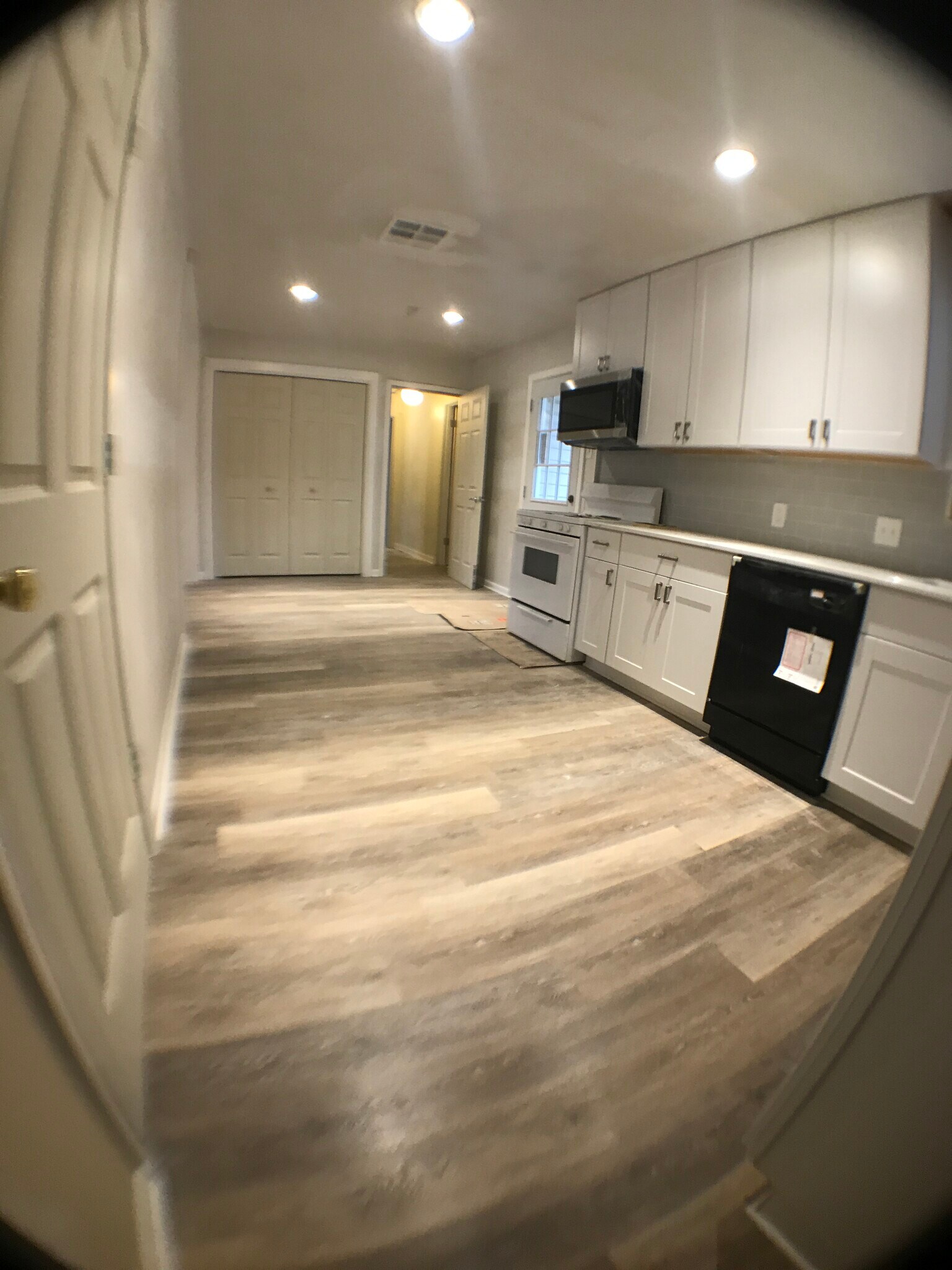 Kitchen - 1800 Hilltop Dr