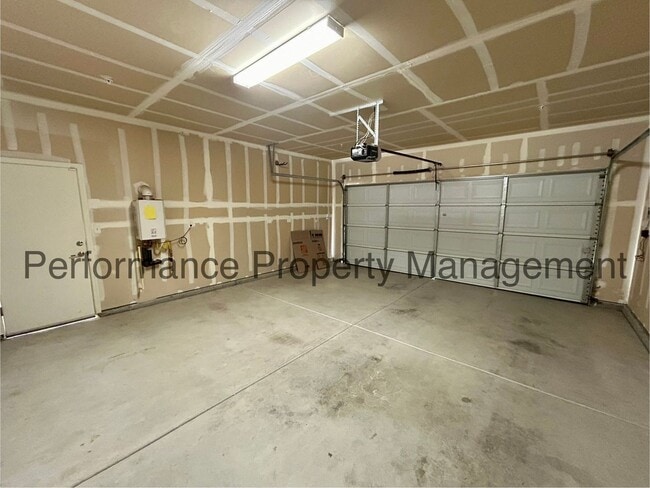 Building Photo - Stunning 4 Bed/2 Bath in Wasco w/ RBP & Se...