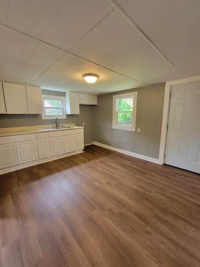 Building Photo - 2209 N Travis Ave