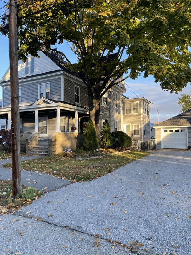 Building Photo - 1024 Merrill St
