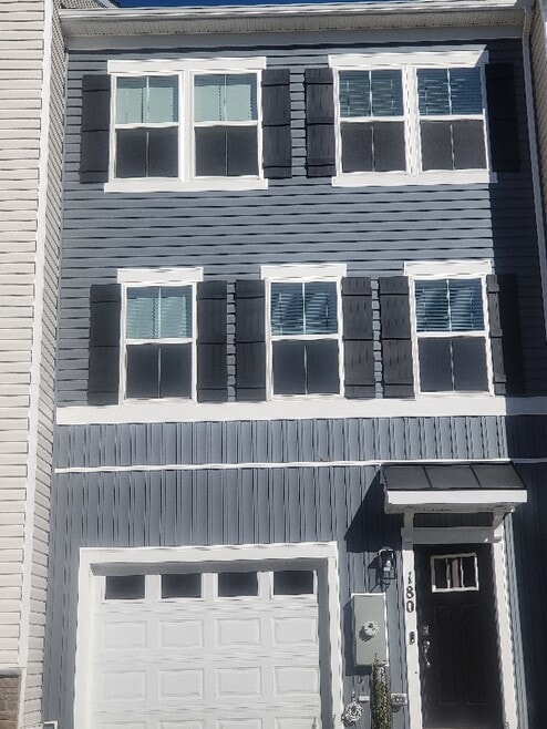 Building Photo - 180 Munsee Cir