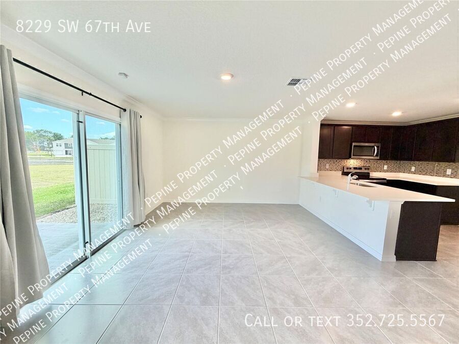 Building Photo - 8229 SW 67th Ave