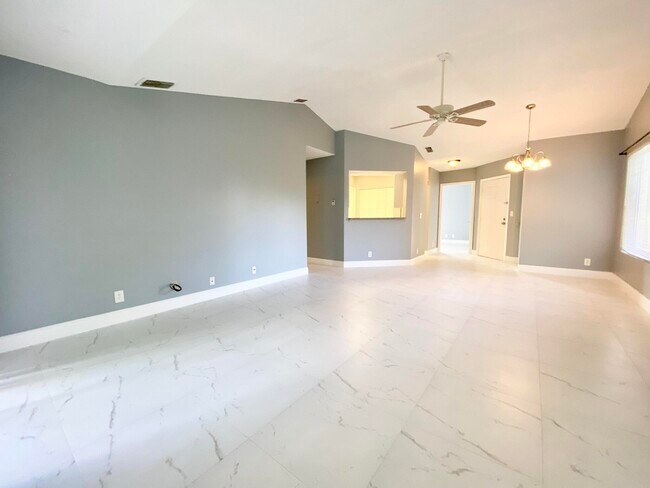 Building Photo - 815 Boynton Beach Blvd
