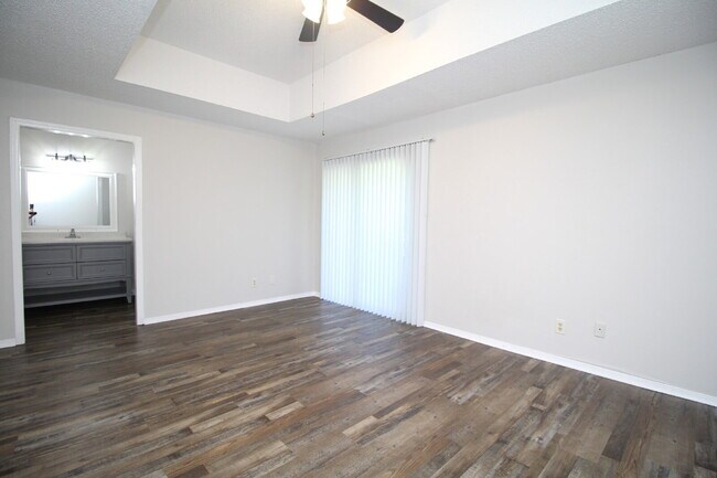 Building Photo - Spacious 3BR Townhome Near Pensacola State College with Flex Room, Private Balcony & Fenced Backy...
