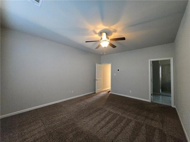 Building Photo - 440 Lakeshore Village E