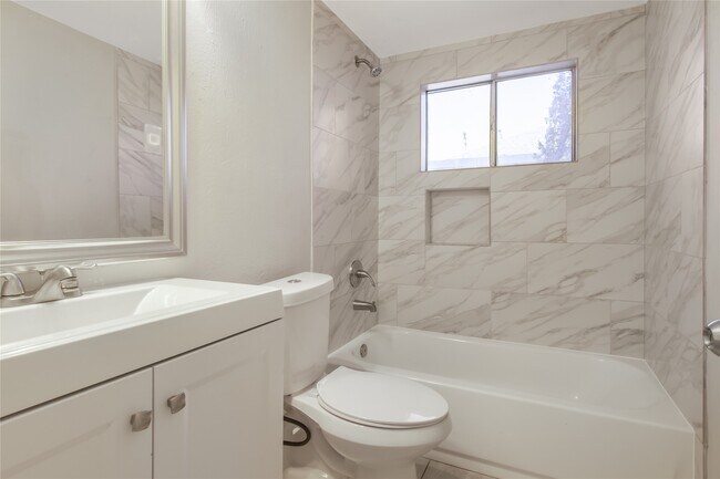Building Photo - 4401 Elmwood St